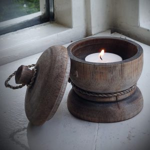 Bruin houten potje met deksel
