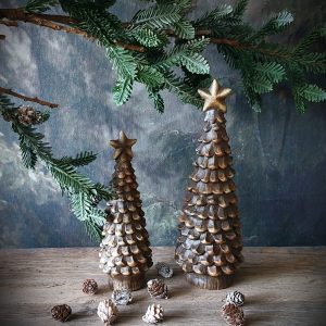 Kerstboom bruin met ster, 26 cm