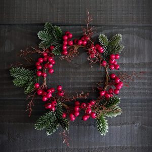 Rode bessenkrans of windlichtcover