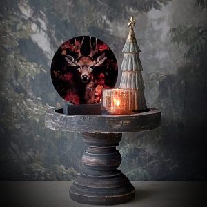 Ronde glasplaat met hertenkop op standaard