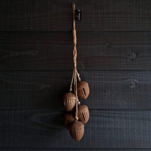 Hanger met roest ''eikel'' bellen groot